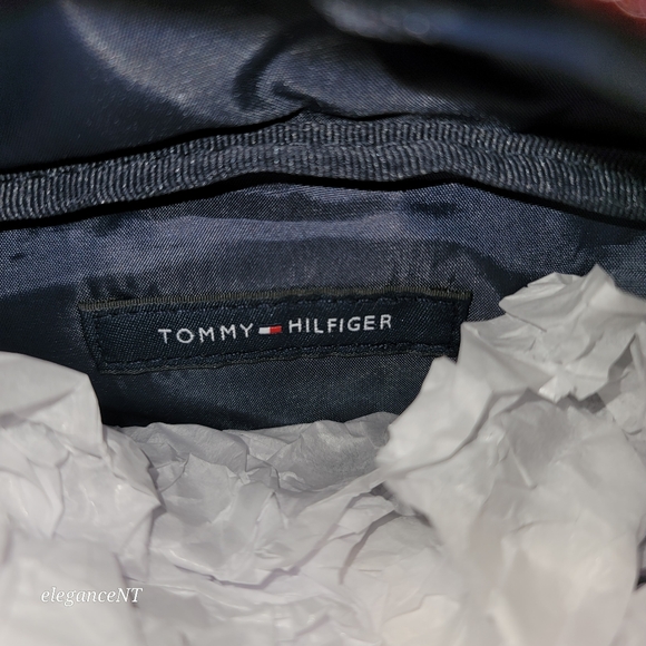Tommy Hilgiger Unisex Burgundy Fanny Pack Waist / Over Shoulder Bag NWT - Picture 9 of 9